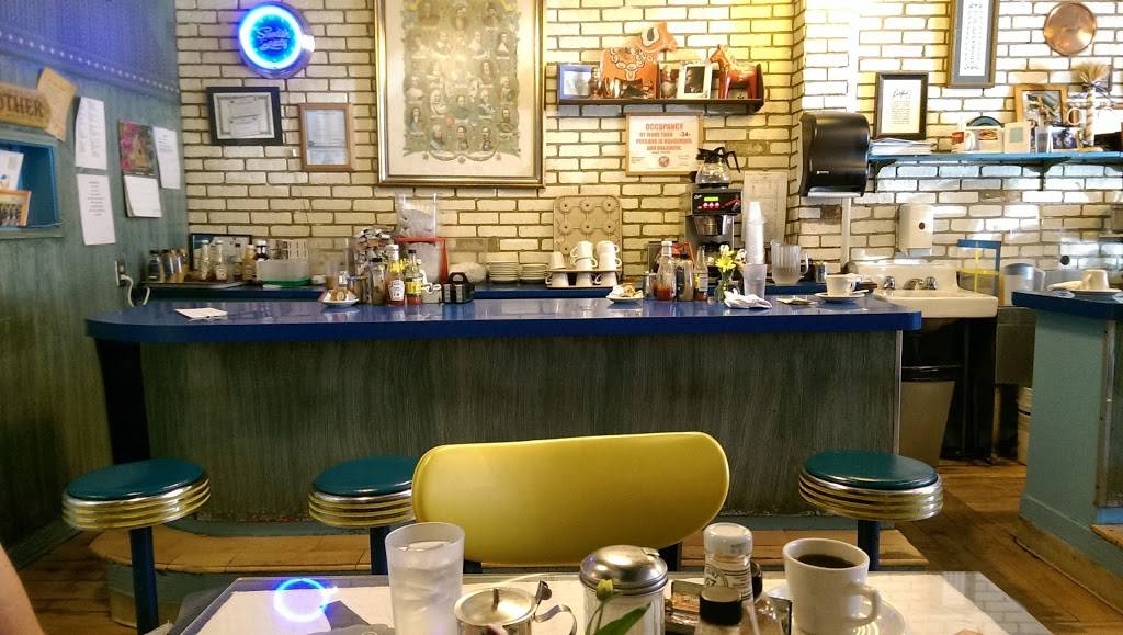 Svea Restaurant | restaurant | 5236 N Clark St, Chicago, IL 60640, USA | 7732757738 OR +1 773-275-7738