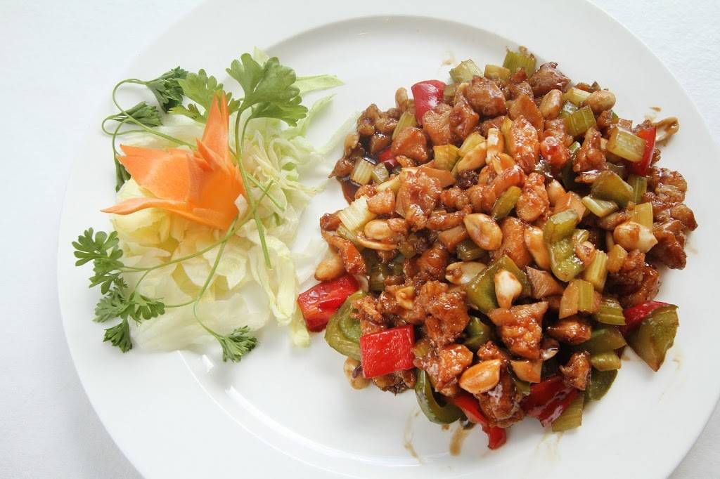 Chef Chows | restaurant | 230 Harvard St, Brookline, MA 02446, USA | 6177392469 OR +1 617-739-2469