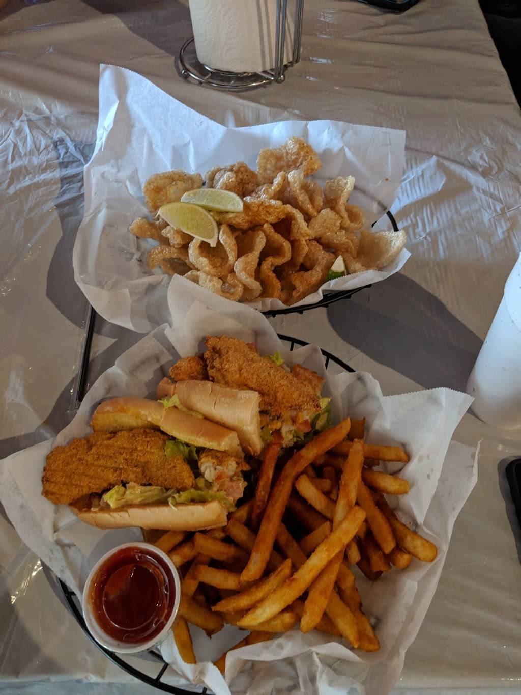 Hot N Juicy Crawfish | restaurant | 116 W Broad St, Falls Church, VA 22046, USA | 7039928700 OR +1 703-992-8700