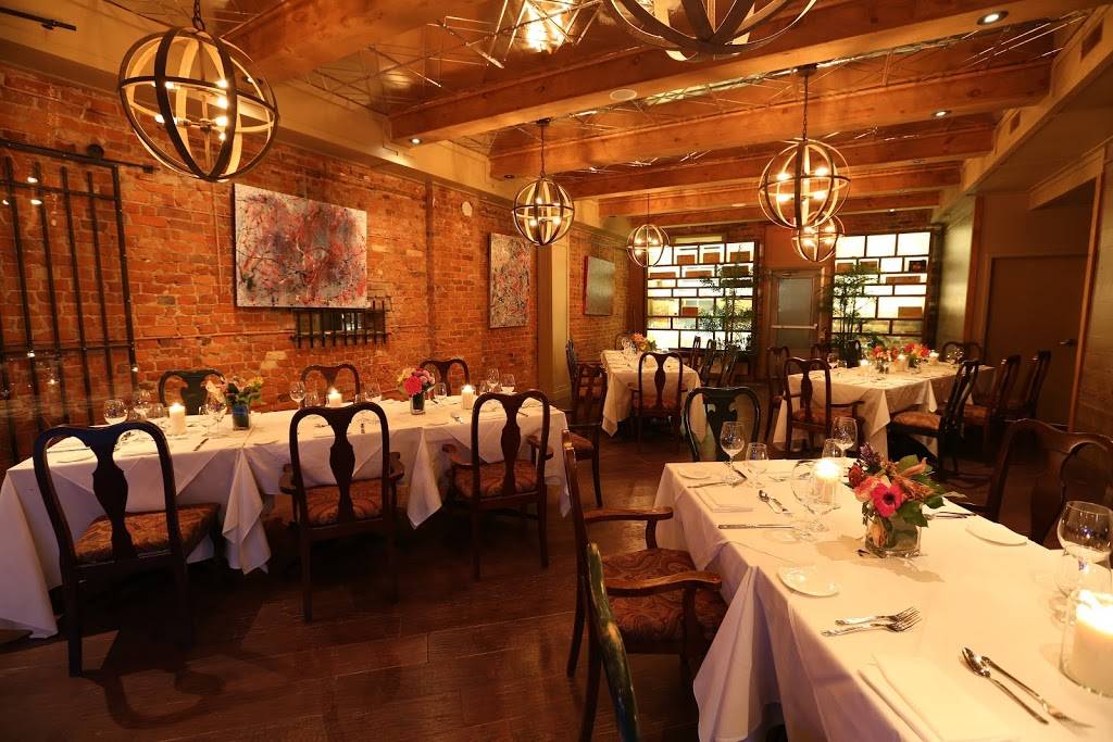 Seasons | restaurant | 134 Lakeshore Rd E, Oakville, ON L6J 1H4, Canada | 9058440676 OR +1 905-844-0676