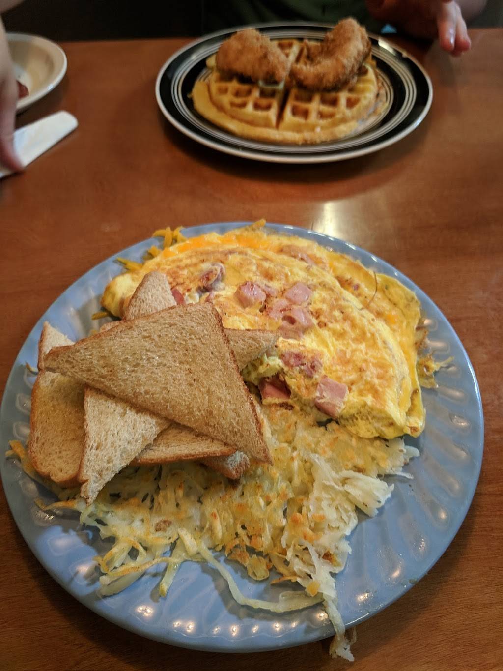 B Town Diner | restaurant | 211 N Walnut St, Bloomington, IN 47404, USA | 8128220300 OR +1 812-822-0300