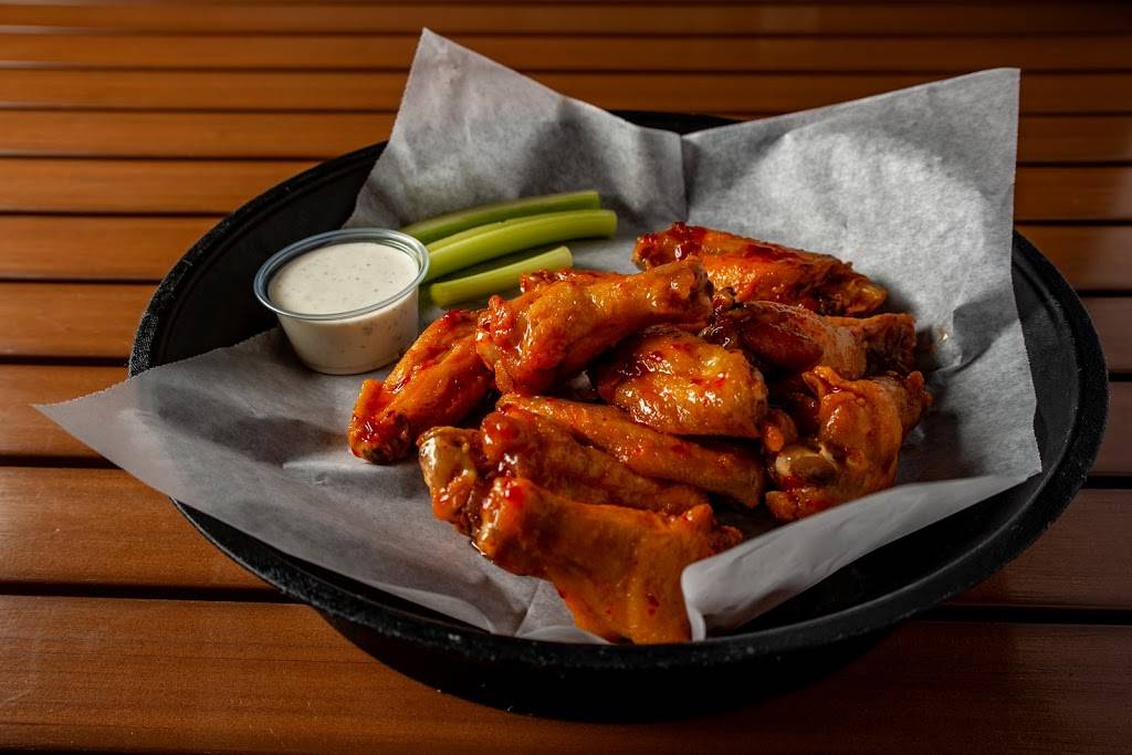 Shore Side Pub & Grub | restaurant | 1029 Main St, Manson, IA 50563, USA | 7124690017 OR +1 712-469-0017