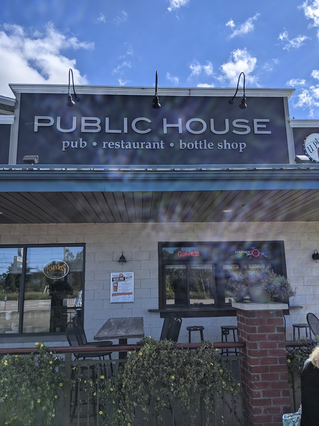 U Pick 6 Public House | restaurant | 4575 W Ridge Rd, Erie, PA 16506, USA | 8145208495 OR +1 814-520-8495
