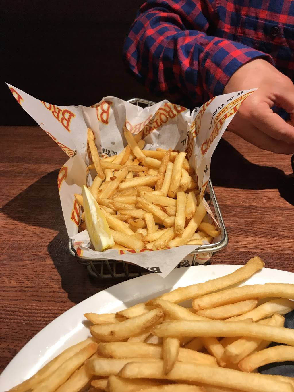 Brothers | restaurant | 910 Broad Ripple Ave, Indianapolis, IN 46220, USA | 3172525530 OR +1 317-252-5530