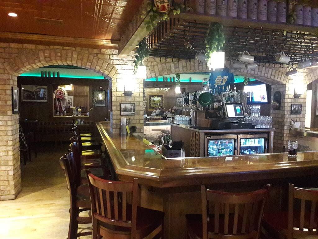 Old Town Beer Hall | restaurant | N116W15841 Main St, Germantown, WI 53022, USA | 2622933098 OR +1 262-293-3098