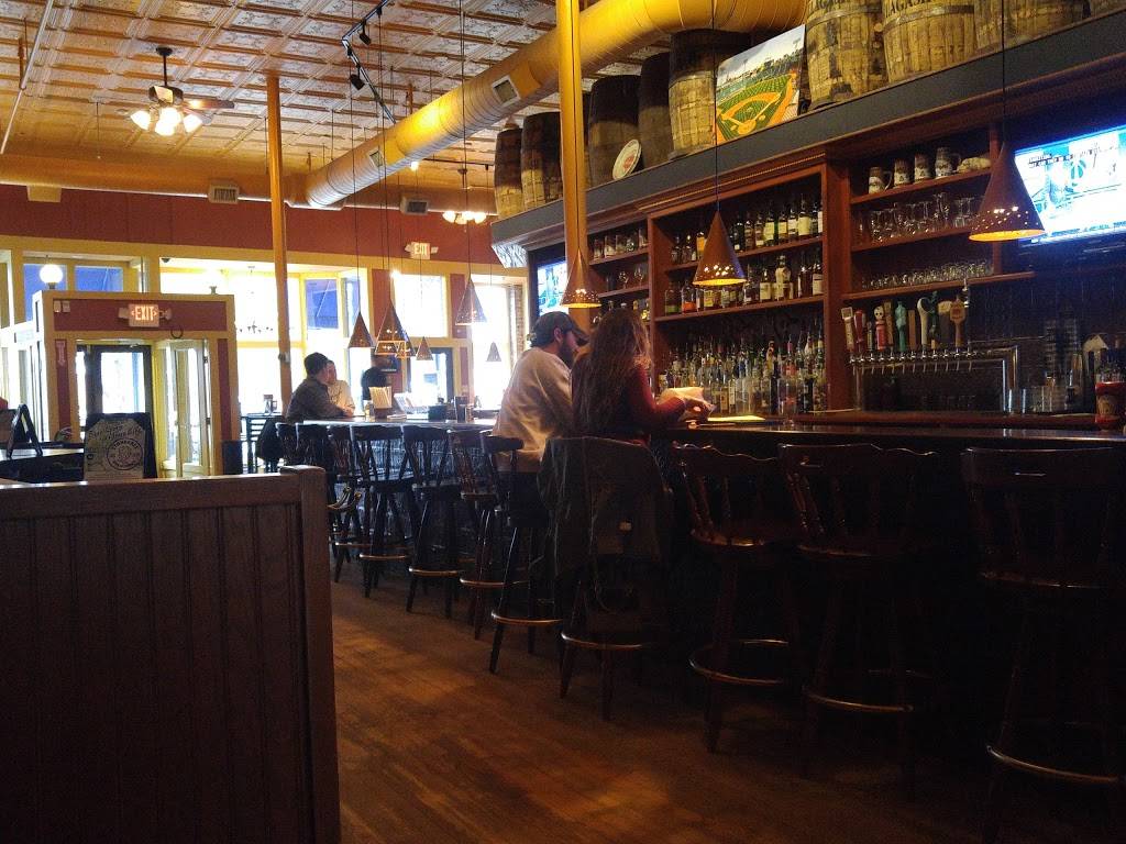 Ale House | restaurant | 33 Main St, Amesbury, MA 01913, USA | 9783881950 OR +1 978-388-1950