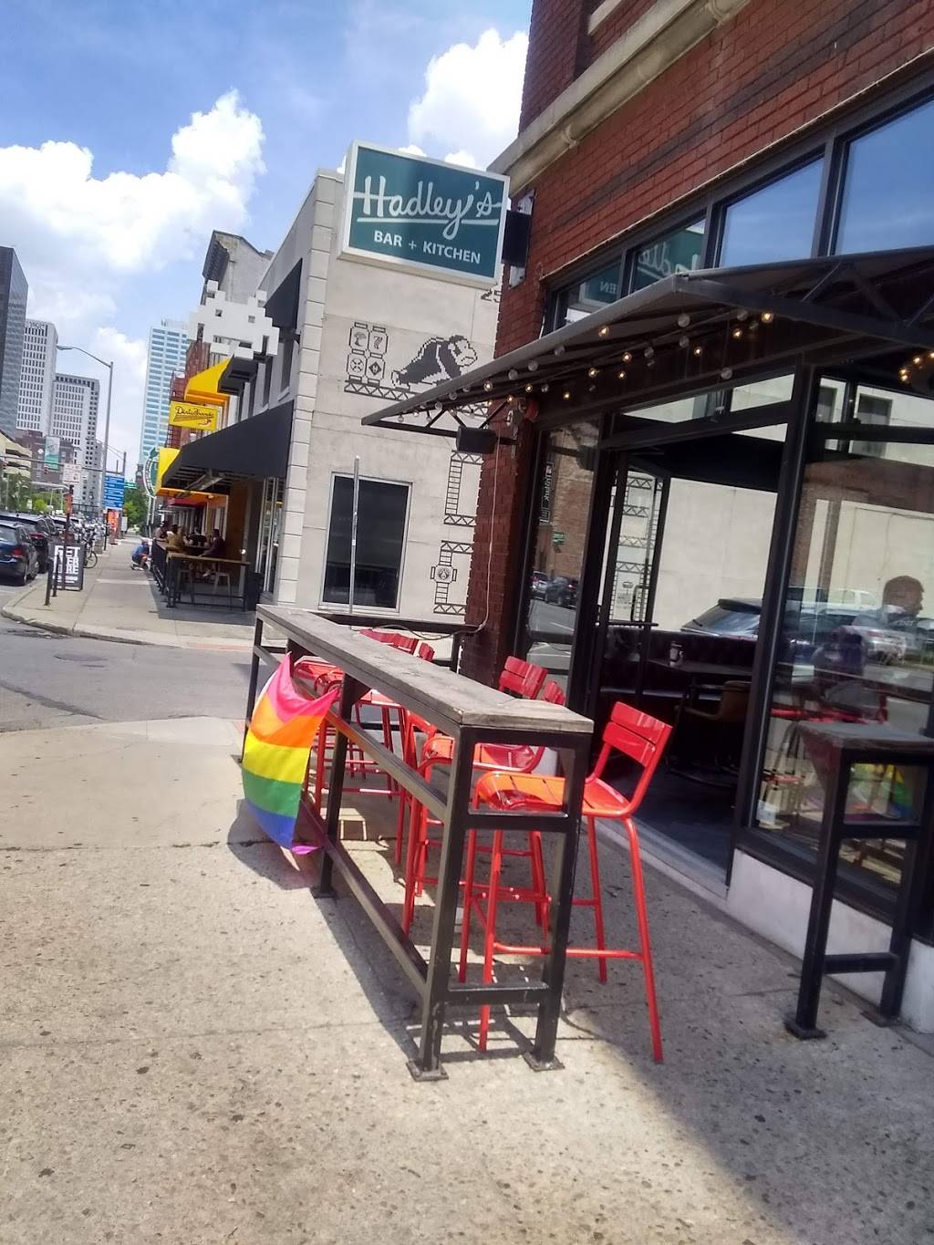 Hadleys Bar + Kitchen | restaurant | 260 S 4th St, Columbus, OH 43215, USA | 6142223022 OR +1 614-222-3022