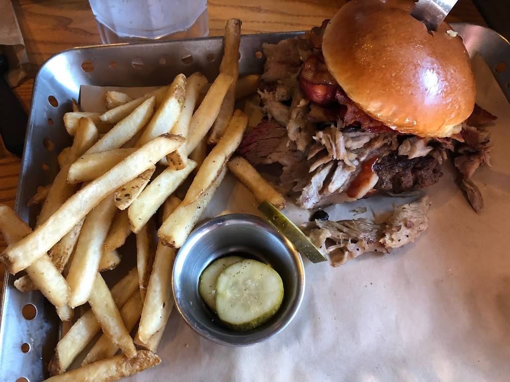 Chilis Grill & Bar | meal takeaway | 2101 Rockford St, Mt Airy, NC 27030, USA | 3367894199 OR +1 336-789-4199