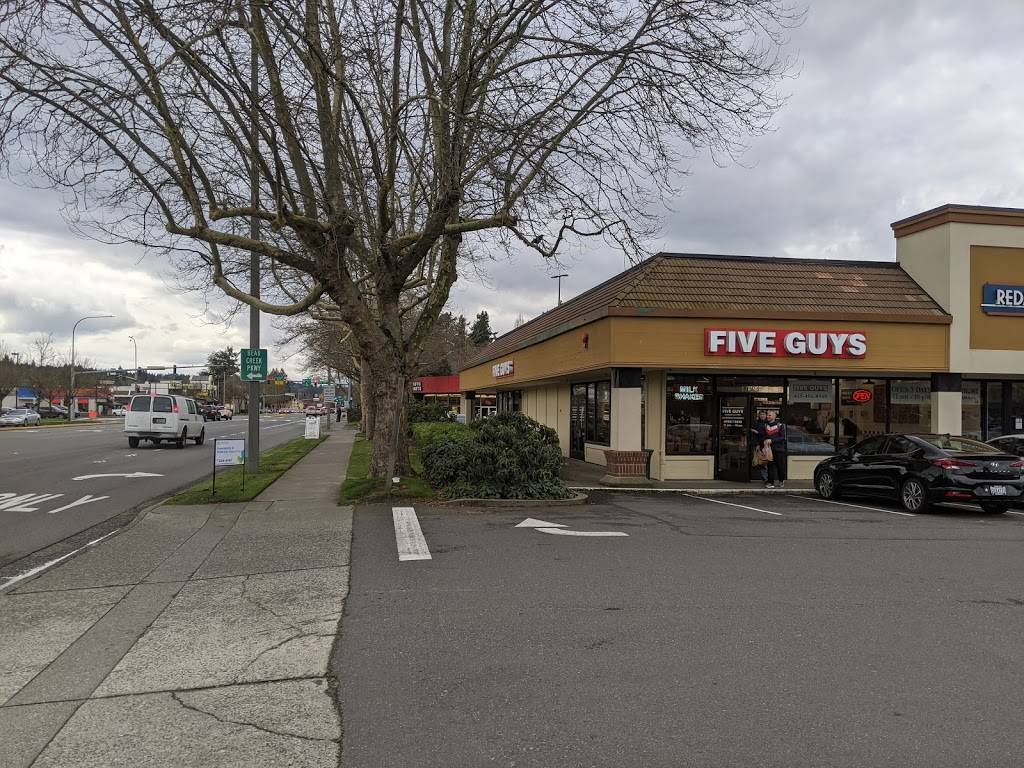 Five Guys | meal takeaway | Bear Creek Village, 17124 Redmond Way, Redmond, WA 98052, USA | 4254068949 OR +1 425-406-8949