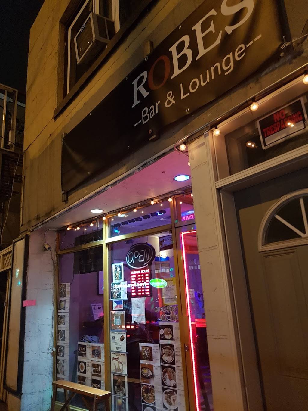 Robes Bar & Lounge | restaurant | 3022 Bathurst St, North York, ON M6B 3B6, Canada | 4165519890 OR +1 416-551-9890