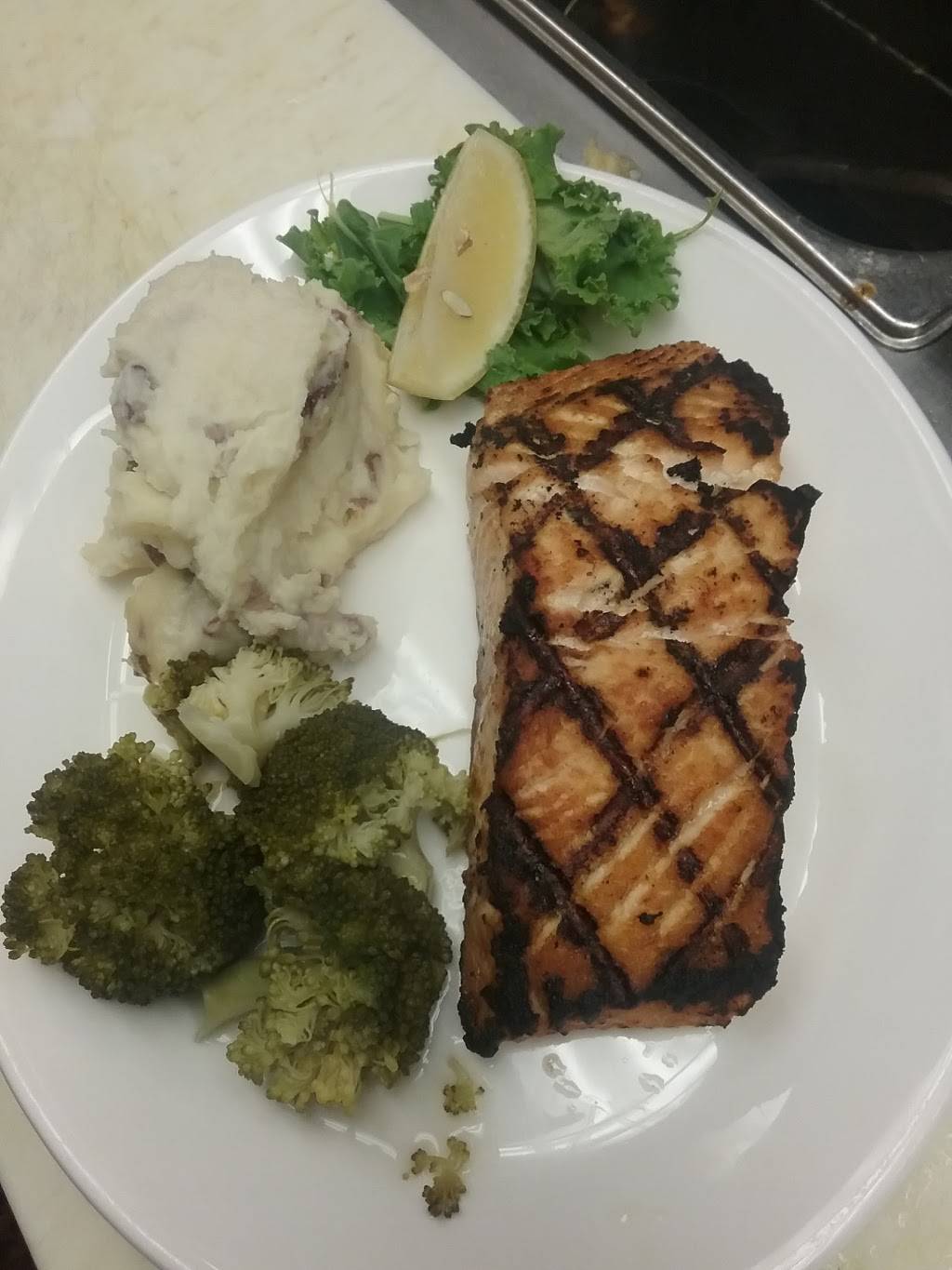 400 East Restaurant | restaurant | 1421 Orleans-Harwich Rd # 21, Harwich, MA 02645, USA | 5084321800 OR +1 508-432-1800