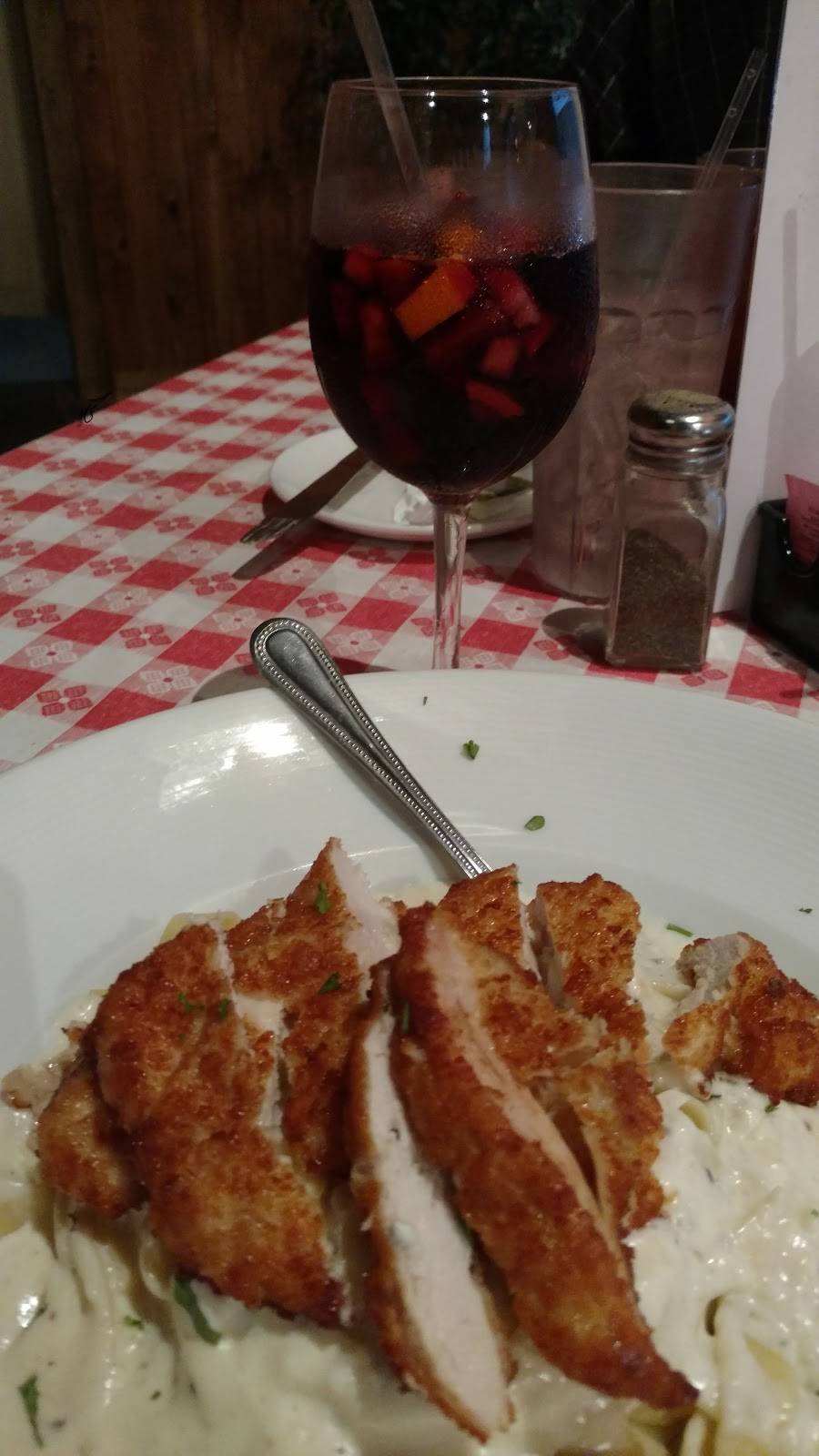 Gios Italian Restaurant | restaurant | 101 W Main St, Llano, TX 78643, USA | 3254234078 OR +1 325-423-4078