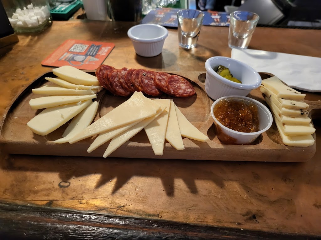 Moby Dick’s Oyster Bar & Grill | restaurant | 558 Campbell Ave #560, West Haven, CT 06516, USA | 2038217588 OR +1 203-821-7588