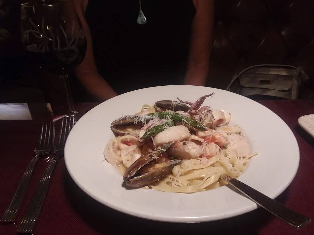 Lucarellis Italian Restaurant | restaurant | 1965 S Tamiami Trail, Venice, FL 34293, USA | 9414454755 OR +1 941-445-4755