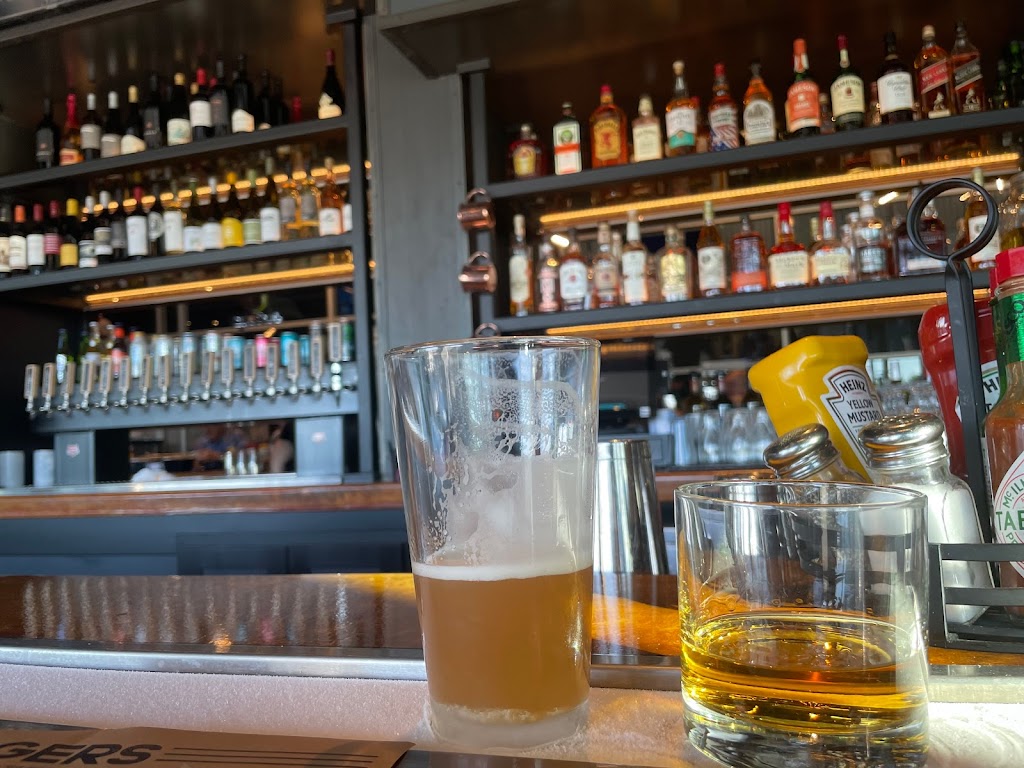 Craggy Range Sports Bar & Grill | restaurant | 200 S Green Valley Pkwy, Henderson, NV 89012, USA | 8337272449 OR +1 833-727-2449