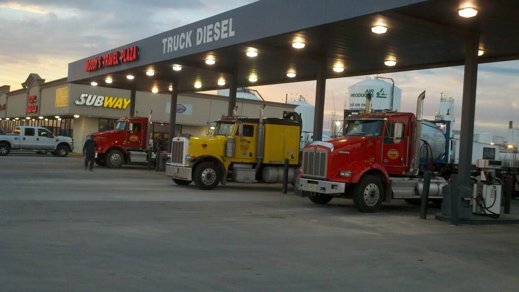 Moodys Travel Plaza | night club | 9119 Hwy 225, La Porte, TX 77571, USA | 2815425300 OR +1 281-542-5300