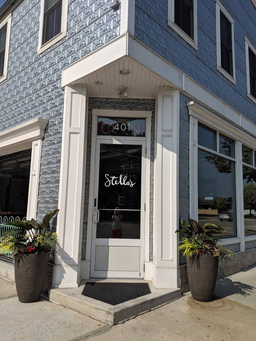 Stellas | restaurant | 401 Main Ave, De Pere, WI 54115, USA | 9203364100 OR +1 920-336-4100