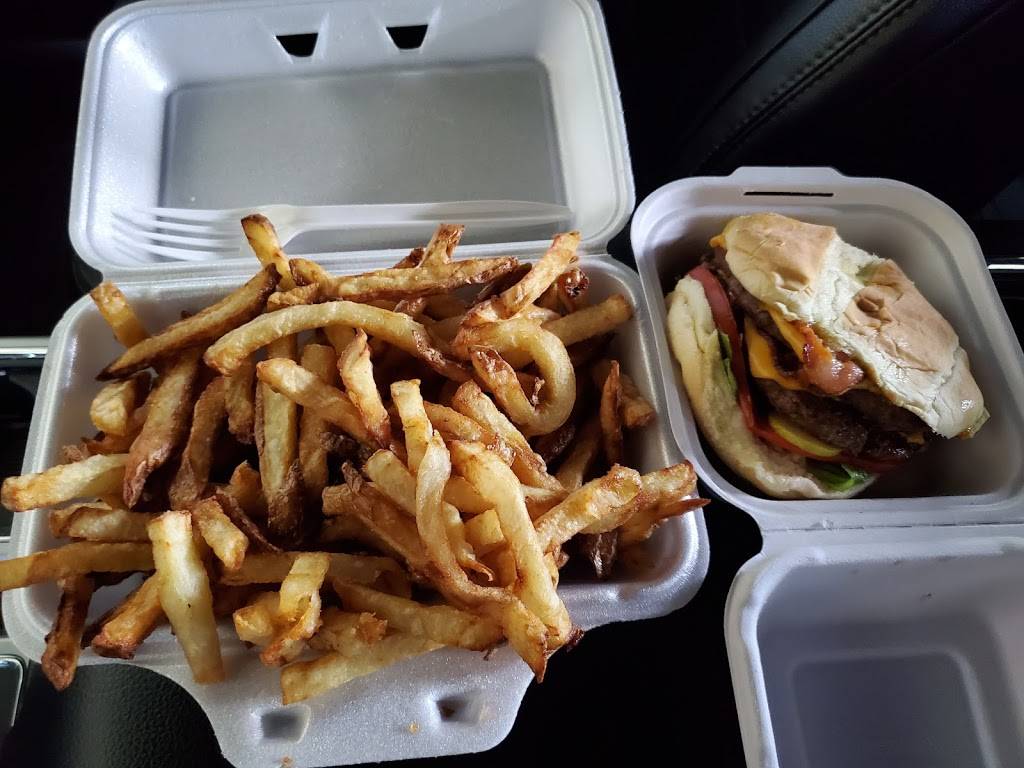 Cubbys | restaurant | 24 Ferry Ln, Deseronto, ON K0K 1X0, Canada | 6137433797 OR +1 613-743-3797