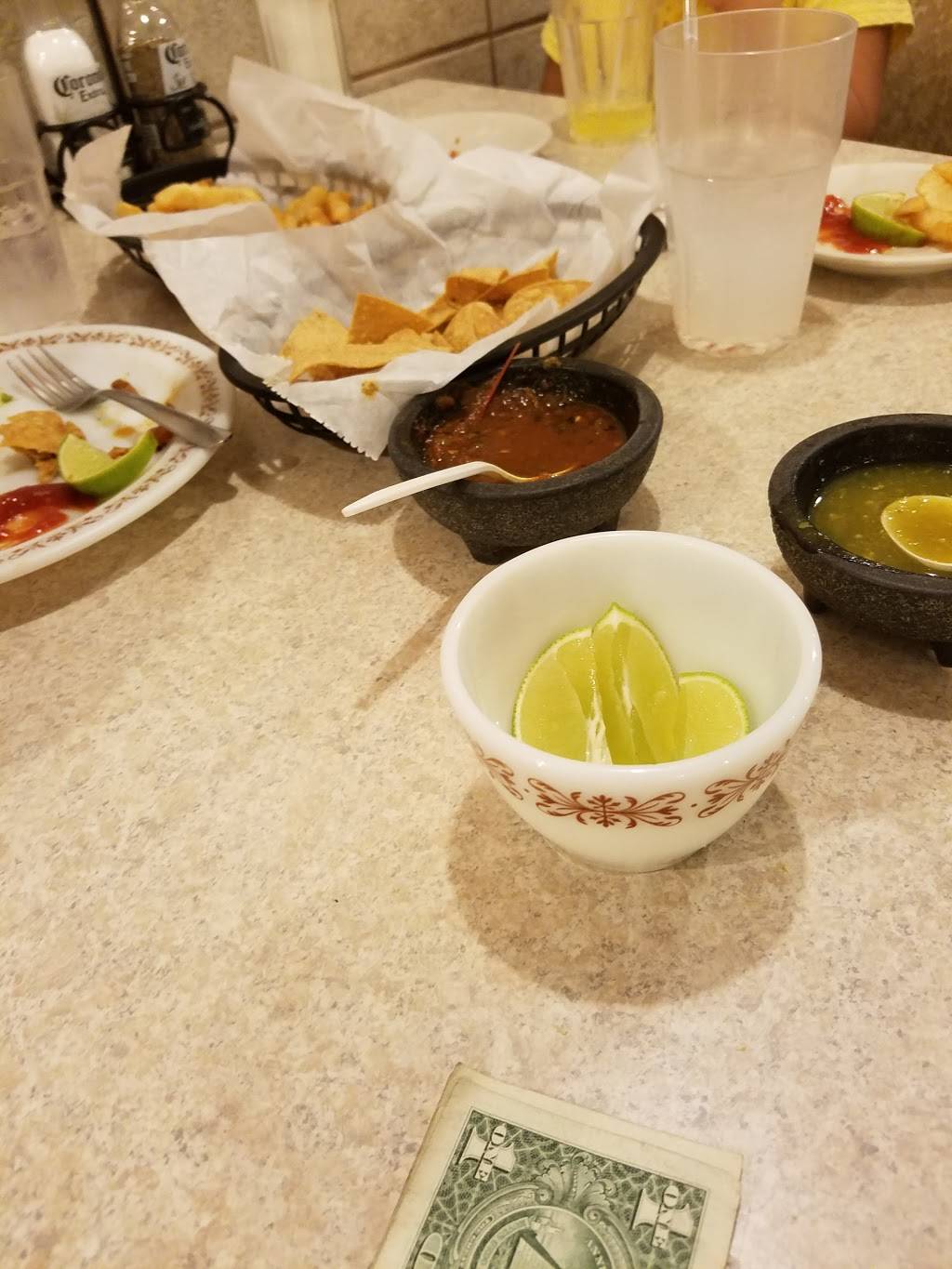 Fiesta Tapatia Restaurant | restaurant | 2752 W Cermak Rd, Chicago, IL 60608, USA | 7735230037 OR +1 773-523-0037