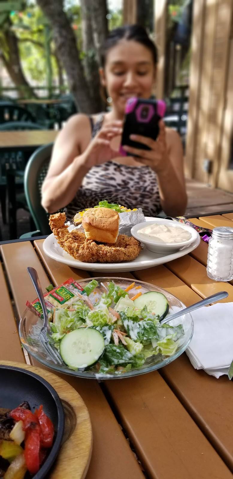 Grins Restaurant | restaurant | 802 N LBJ Dr, San Marcos, TX 78666, USA | 5122659410 OR +1 512-265-9410