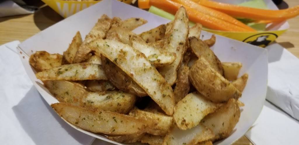 Buffalo Wild Wings | meal takeaway | 216 James L Hart Pkwy Unit 1, Ypsilanti, MI 48197, USA | 7344807410 OR +1 734-480-7410