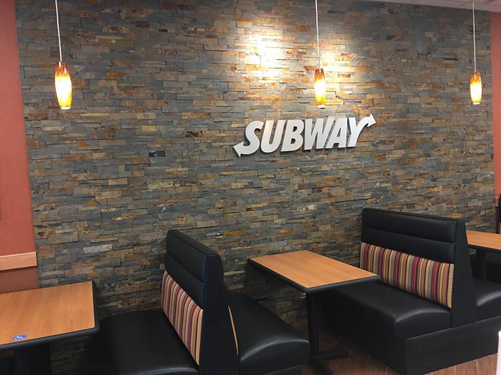 Subway Restaurants | restaurant | 224 Hawthorn Village Commons #224, Vernon Hills, IL 60061, USA | 8478167827 OR +1 847-816-7827