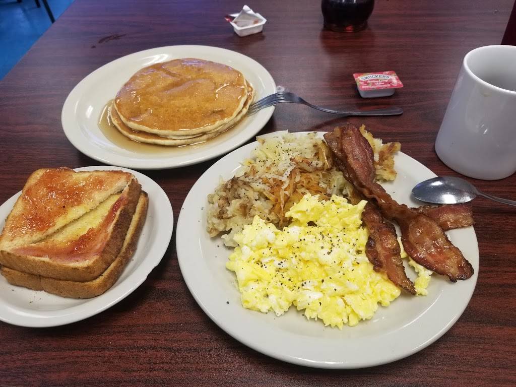 Strawns Eat Shop Too | restaurant | 7803 Youree Dr, Shreveport, LA 71105, USA | 3187987117 OR +1 318-798-7117