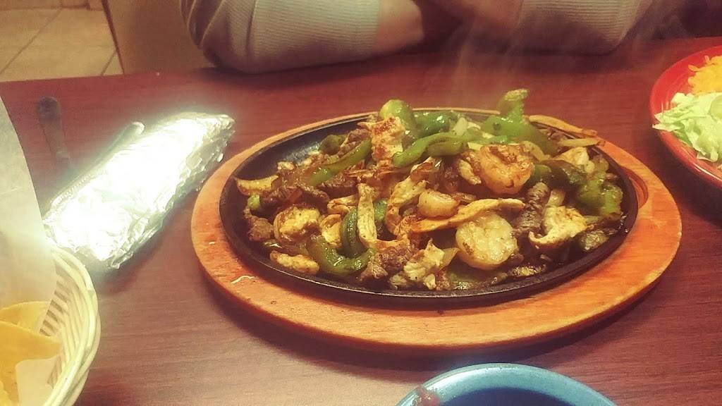 Mi Pueblo Real | restaurant | 3110 Division St, Burlington, IA 52601, USA | 3197528458 OR +1 319-752-8458