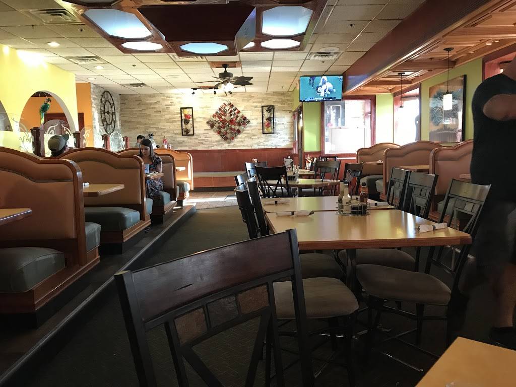 Pineapple Cafe & Mexican Grill | restaurant | 7864 S Howell Ave, Oak Creek, WI 53154, USA | 4143045756 OR +1 414-304-5756