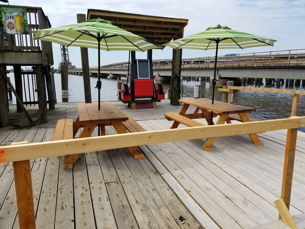 The Fuel Dock | restaurant | 30160 US-51, Akers, LA 70421, USA | 9853860870 OR +1 985-386-0870