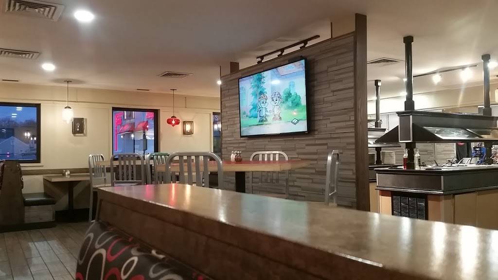 Pizza Hut | restaurant | 524 W 30th St, Connersville, IN 47331, USA | 7658254149 OR +1 765-825-4149