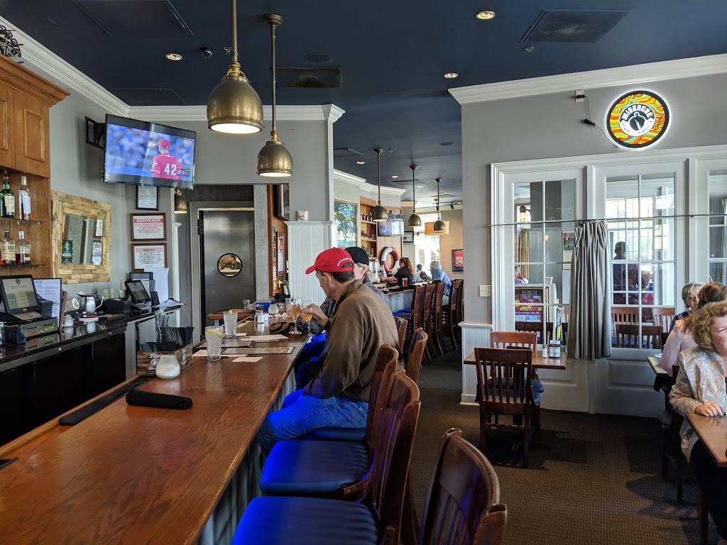 Tugs | restaurant | 51 Harbor Town Square, Memphis, TN 38103, USA | 9012603344 OR +1 901-260-3344