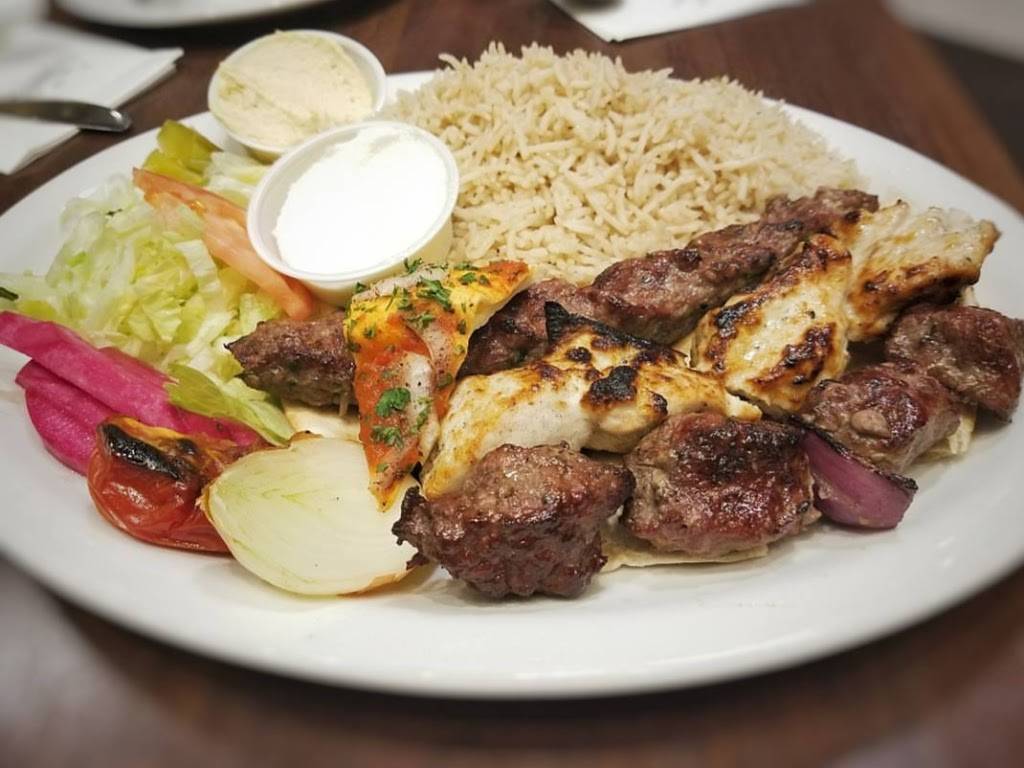 Paramount Fine Foods | restaurant | Terminal 1, 6301 Silver Dart Dr, Mississauga, ON L5P 1B2, Canada | 4167763100 OR +1 416-776-3100