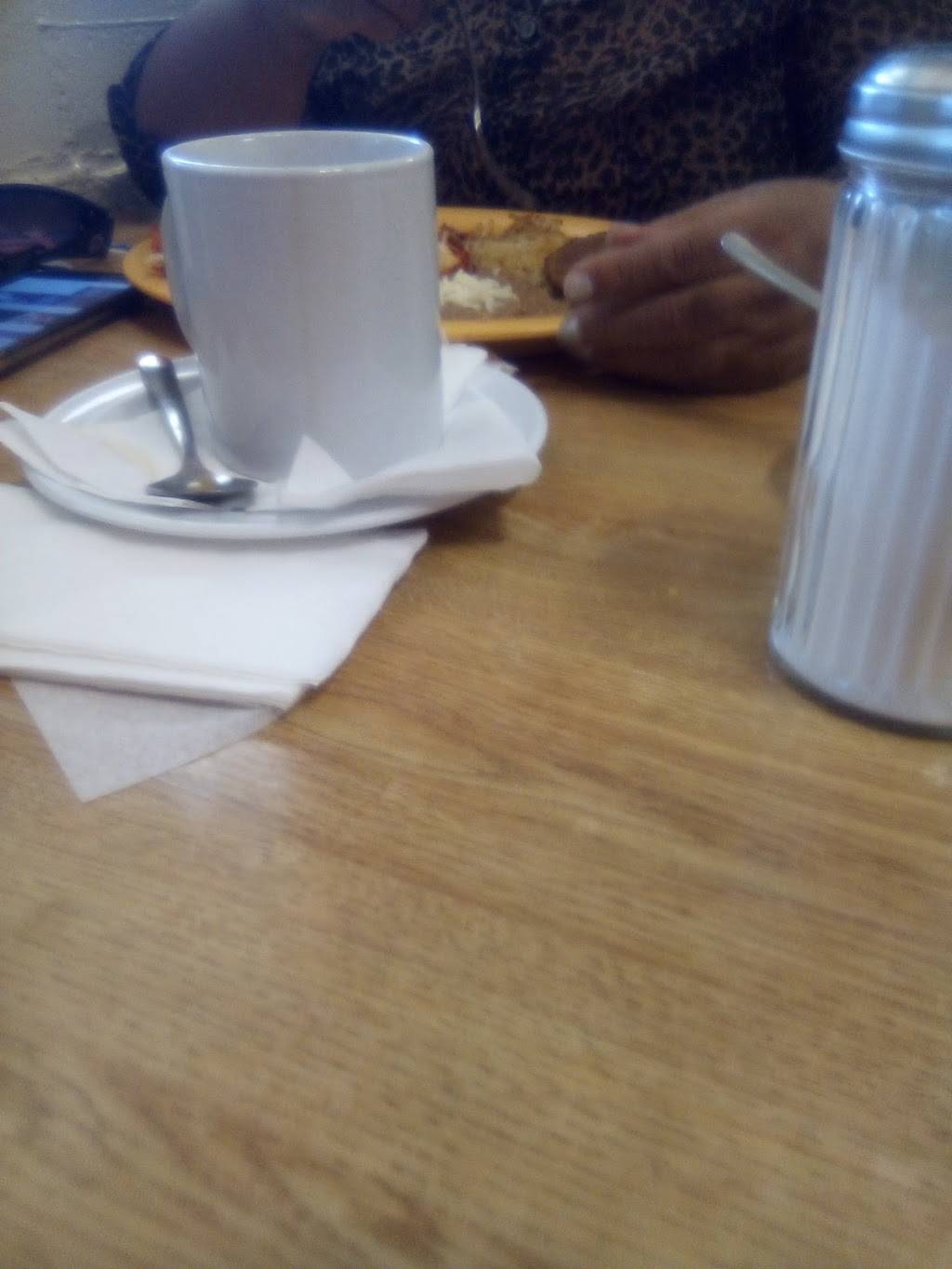 El Crucero | restaurant | 9901 Alameda Ave, El Paso, TX 79927, USA | 9158582376 OR +1 915-858-2376