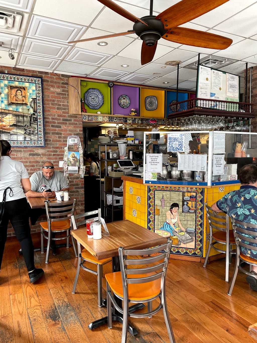 Angelas Cafe Eagle Hill | restaurant | 131 Lexington St, Boston, MA 02128, USA | 6175674972 OR +1 617-567-4972