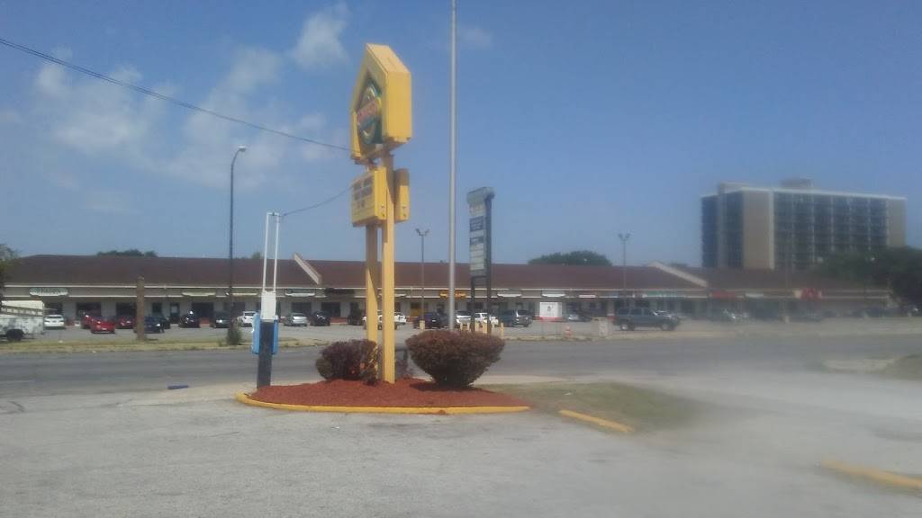 Churchs Chicken | restaurant | 1409 Broadway, Gary, IN 46407, USA | 2198863055 OR +1 219-886-3055