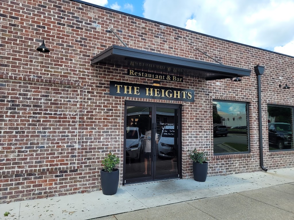 The Heights Restaurant and Bar | restaurant | 482 Wilson St N, Crestview, FL 32536, USA | 8503313382 OR +1 850-331-3382