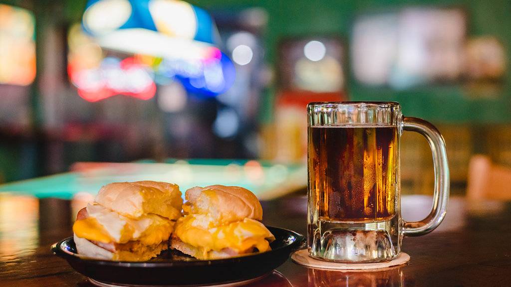 BBs Bar & Grill | restaurant | 1403 W Boynton Beach Blvd # 20, Boynton Beach, FL 33426, USA | 5617380678 OR +1 561-738-0678