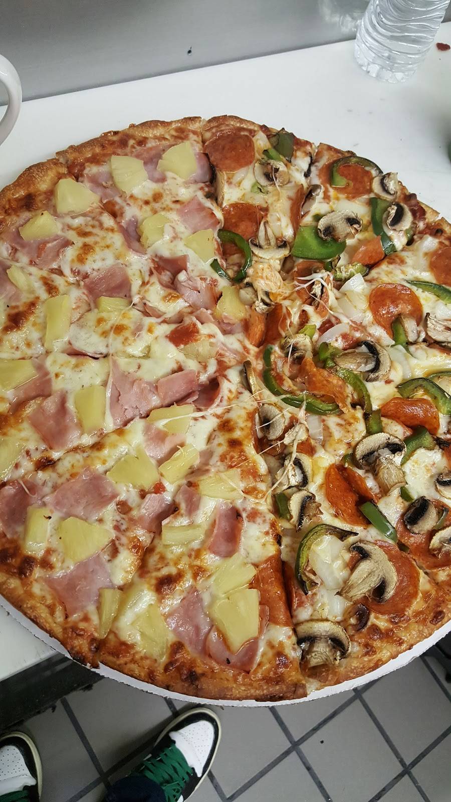 Two Friends Pizza House | restaurant | 166 Bridgeport Ave, Milford, CT 06460, USA | 2033010396 OR +1 203-301-0396