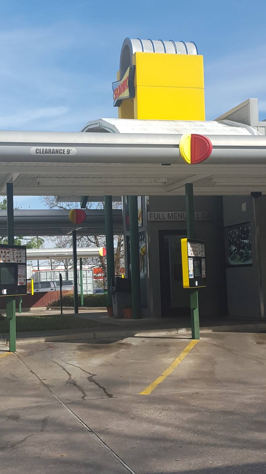 Sonic Drive-In | restaurant | 815 W Montgomery Rd, Willis, TX 77378, USA | 9368900282 OR +1 936-890-0282