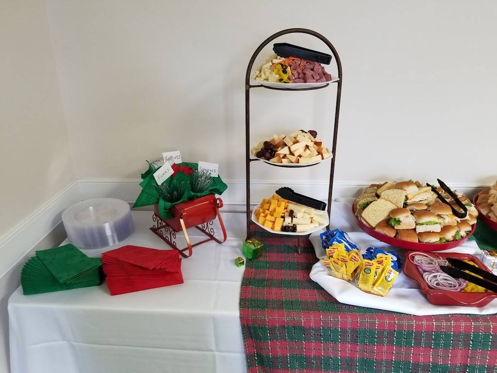 Carryout By Chrislyn | meal takeaway | 128 E 2nd St, Washington, NC 27889, USA | 2523409475 OR +1 252-340-9475