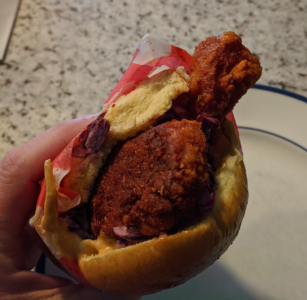 Hot Chicken Mama | restaurant | 168 Montauk Hwy, Blue Point, NY 11715, USA | 6316218200 OR +1 631-621-8200