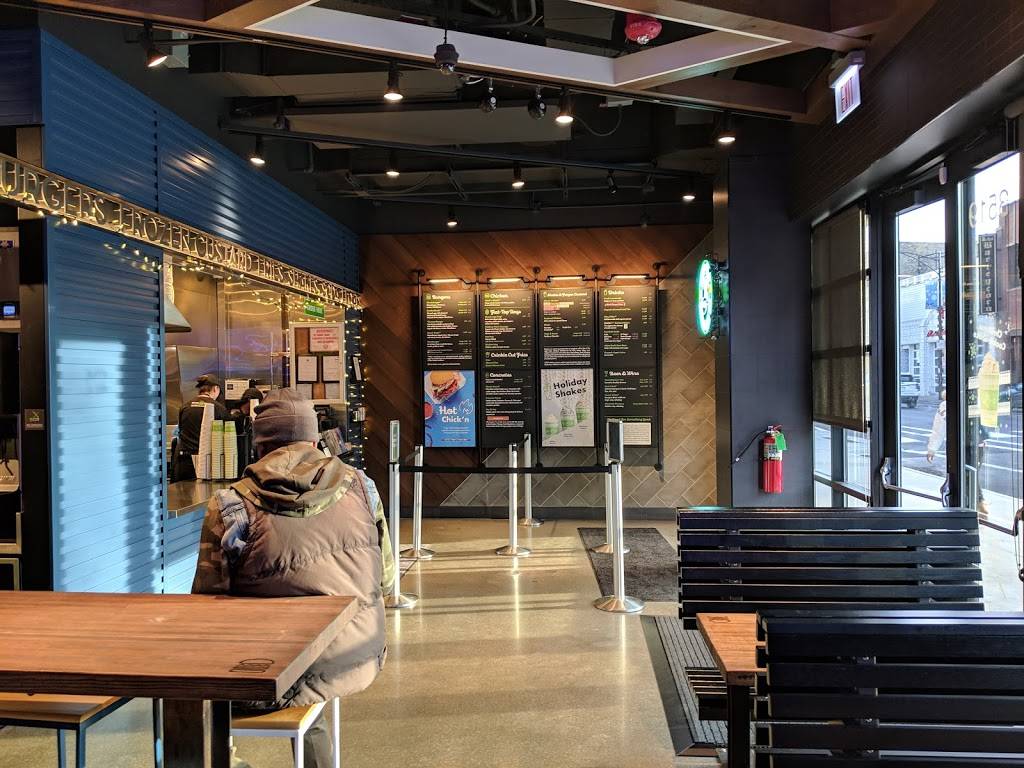 Shake Shack | restaurant | 3519 N Clark St Ste C105, Chicago, IL 60613, USA | 3127665882 OR +1 312-766-5882