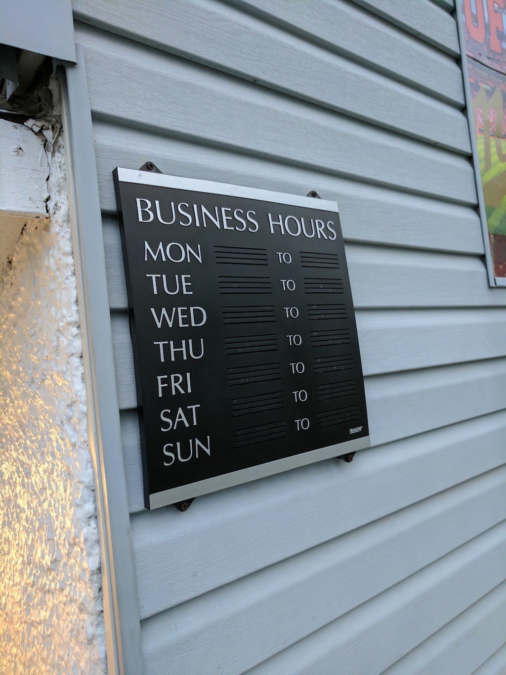 Shuffles Bar & Grill | restaurant | 5309 East Dr, Arbutus, MD 21227, USA | 4432978962 OR +1 443-297-8962