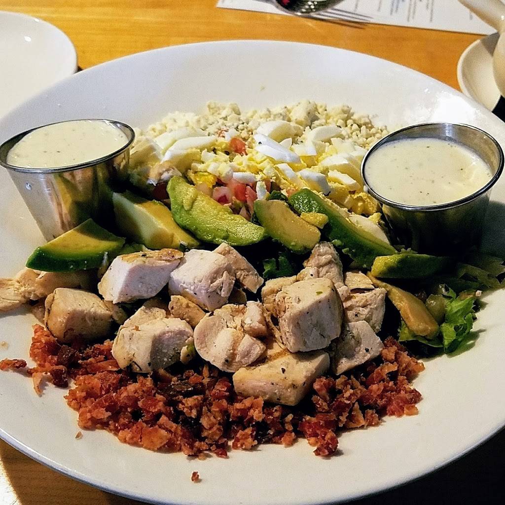 Walnut Grill Robinson | restaurant | 1210 Settlers Ridge Center Dr, McKees Rocks, PA 15136, USA | 4127472100 OR +1 412-747-2100