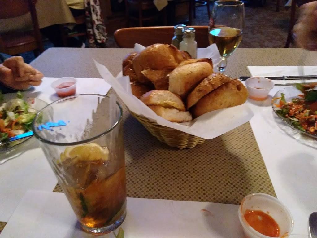 Anns Italian Restaurant | restaurant | 5969 S 108th Pl, Hales Corners, WI 53130, USA | 4144255040 OR +1 414-425-5040