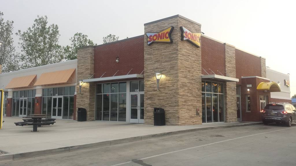 Sonic Drive-In | restaurant | 2680 South, M-139 Suite 100, Benton Harbor, MI 49022, USA | 2699252100 OR +1 269-925-2100