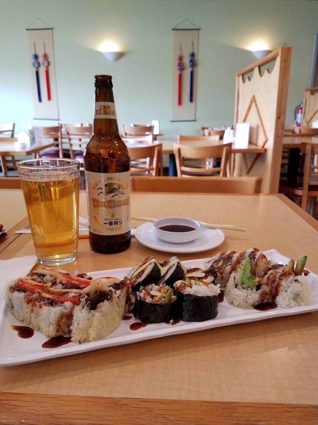 Sakura Sushi | restaurant | 1005 E St Charles Rd, Lombard, IL 60148, USA | 6306292469 OR +1 630-629-2469