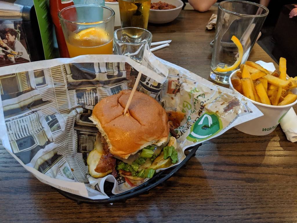 Wahlburgers | restaurant | 100 Robinson Centre Dr Suite 2550, Pittsburgh, PA 15205, USA | 4127449089 OR +1 412-744-9089