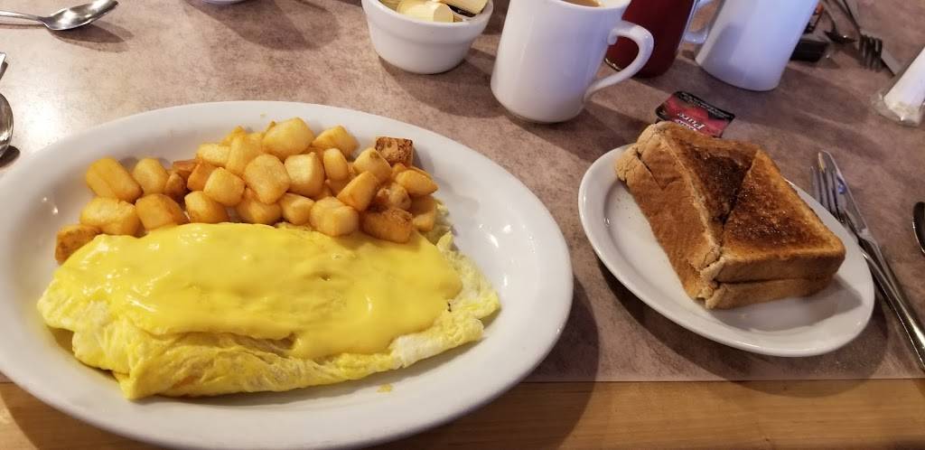 Stacy Lees Family Restaurant | restaurant | 4 McLaughlin Rd S, Brampton, ON L6Y 3B2, Canada | 9054594807 OR +1 905-459-4807